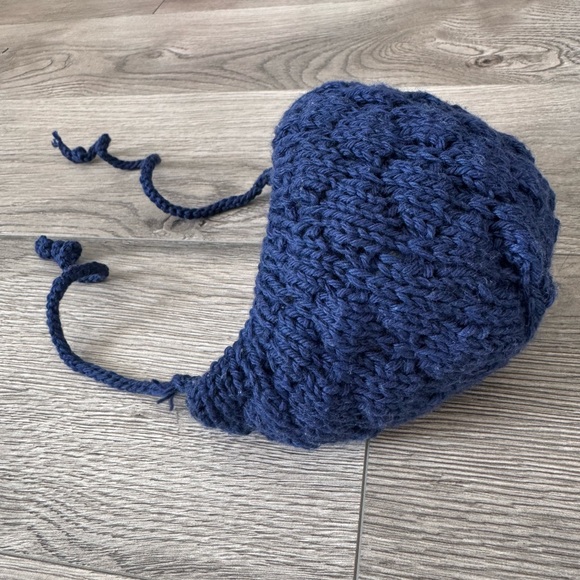 Set of 3 Knitted Bonnets - Picture 10 of 12